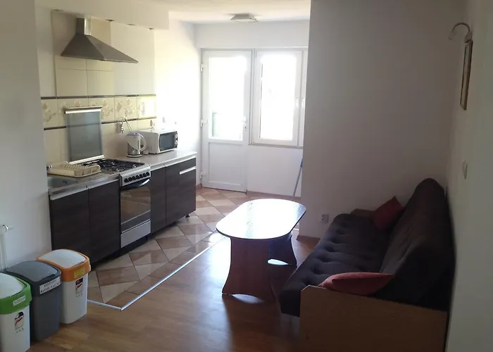 Goscinne Jaskolcze Gniazdo *