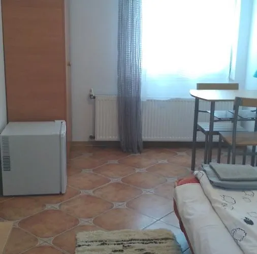 Goscinne Jaskolcze Gniazdo *